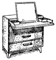 Рис. 29. Комод с выдвижным столиком и откидным зеркалом