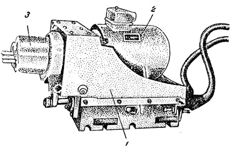 Рис. 139. Агрегатная сверлильная головка АГ2-4: 1 - корпус головки; 2 - электродвигатель; 3 - многошпиндельная сверлильная насадка